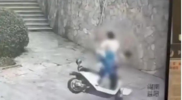 无息外盘配资 极目锐评丨两高中生骑电动车撞墙身亡，嚣张的非法改装才是真正的凶手